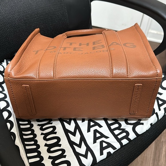 Marc Jacobs Medium Tote Bag - Picture 9 of 14